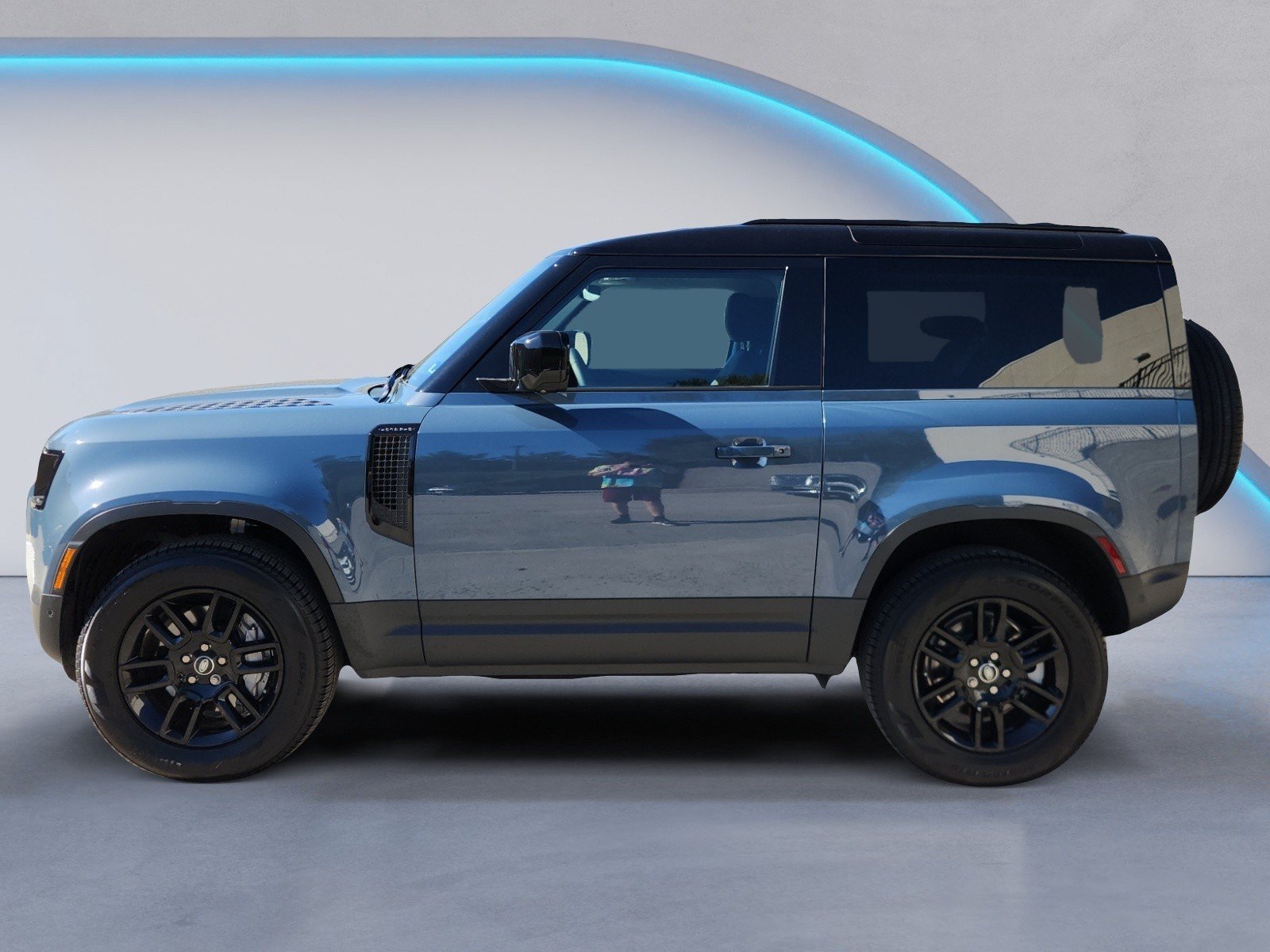 Used 2025 Land Rover Defender 90 S AWD/4WD image 3