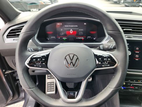 Used 2024 Volkswagen Tiguan SE R-Line AWD/4WD image 9