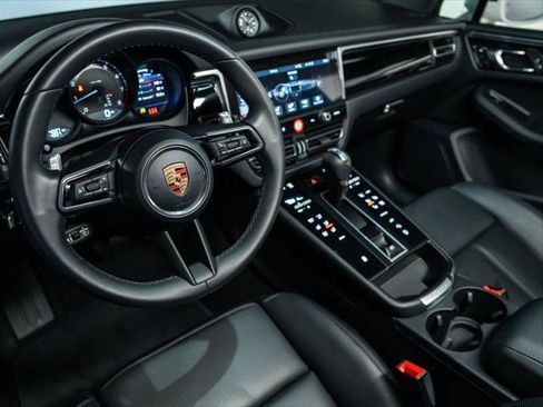 Used 2026 Porsche Macan AWD/4WD image 16