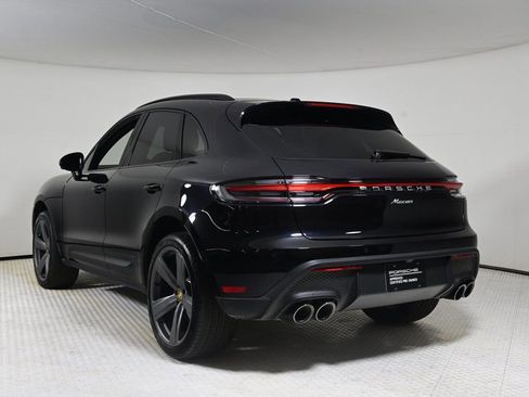Certified 2025 Porsche Macan image 3