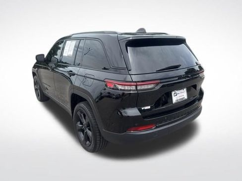 Used 2023 Jeep Grand Cherokee Altitude RWD image 3