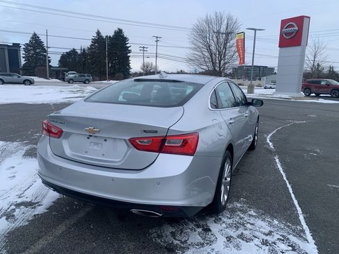 Used 2017 Chevrolet Malibu Premier w/ Driver Confidence Package image 7