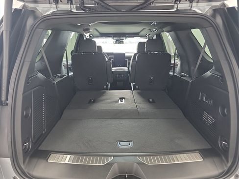Used 2026 GMC Yukon Denali w/ Sun & Power Step Package image 17