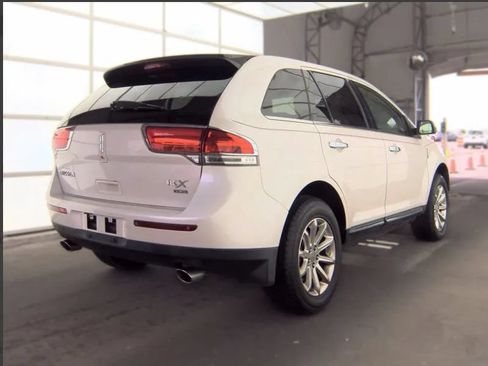 Used 2015 Lincoln MKX AWD w/ Equipment Group 102A image 2