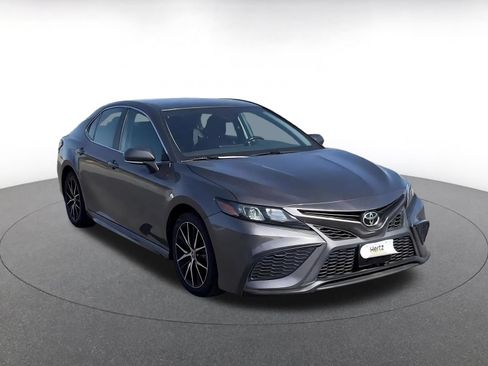 Used 2024 Toyota Camry SE FWD image 3