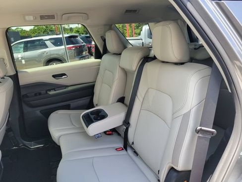 New 2026 Nissan Pathfinder SL FWD image 12