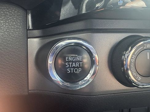 Used 2018 Toyota Tacoma TRD Sport image 21