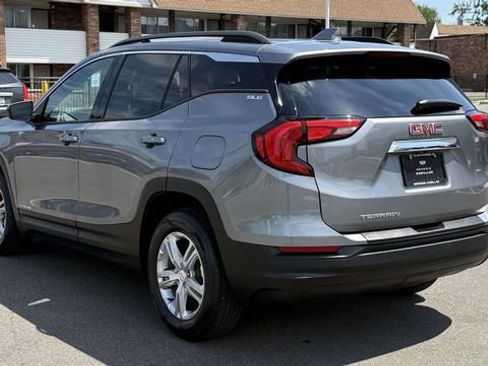 Used 2019 GMC Terrain SLE w/ Driver Convenience Package FWD image 8