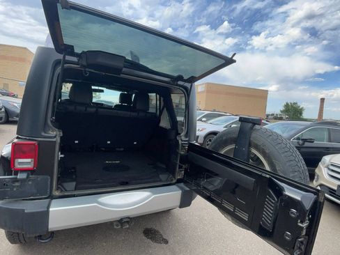Used 2015 Jeep Wrangler Unlimited Sahara w/ Connectivity Group AWD/4WD image 15