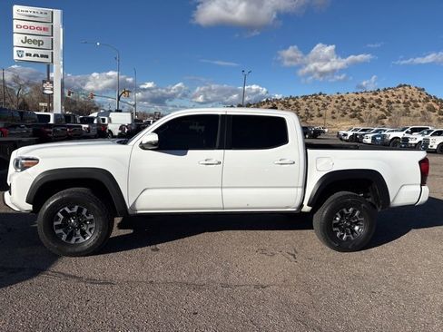 Used 2020 Toyota Tacoma TRD Off-Road image 3