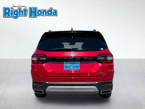 Used 2023 Honda Pilot Touring image 6