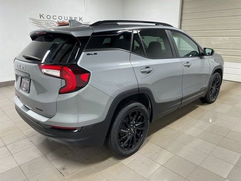 Used 2024 GMC Terrain SLE w/ Driver Convenience Package image 6