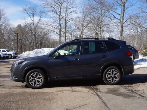 Used 2023 Subaru Forester Premium image 8