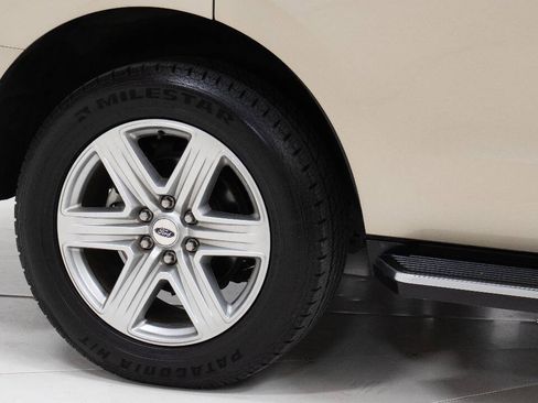Used 2018 Ford Expedition XLT w/ Equipment Group 202A RWD image 74