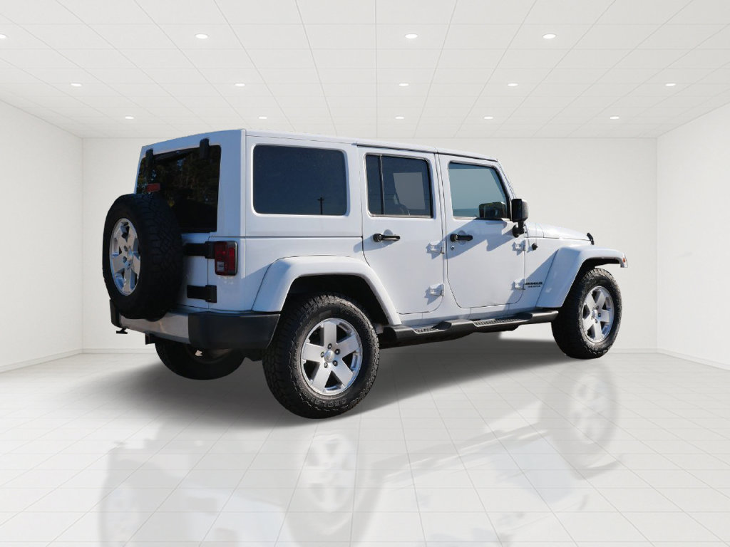 Used 2012 Jeep Wrangler Unlimited Sahara w/ Max Tow Pkg AWD/4WD image 6