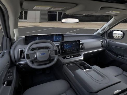 New 2025 Ford Expedition Active image 9