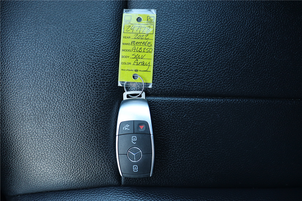 Used 2022 Mercedes-Benz GLB 250 4MATIC w/ Premium Package Lite image 44