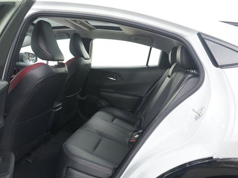 Used 2023 Toyota Prius Prime Premium image 18