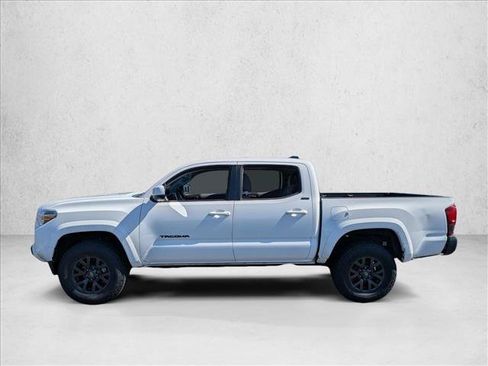 Used 2022 Toyota Tacoma SR5 RWD image 9