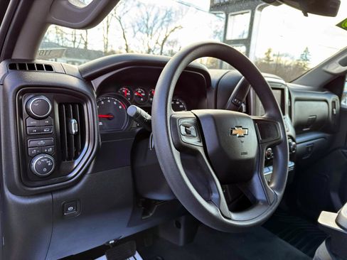 Used 2020 Chevrolet Silverado 1500 Custom w/ Custom Value Package image 15