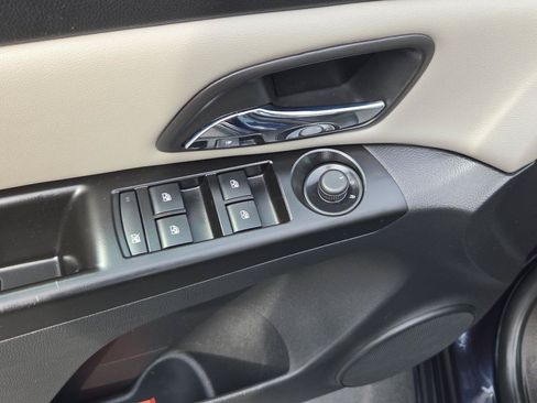 Used 2014 Chevrolet Cruze LS FWD image 9