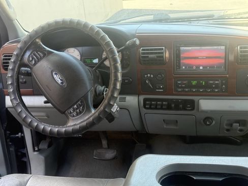 Used 2005 Ford F350 Lariat image 13