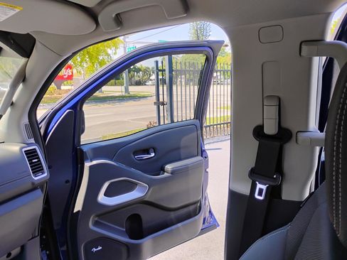 Used 2023 Nissan Frontier SV w/ SV Convenience Package RWD image 31