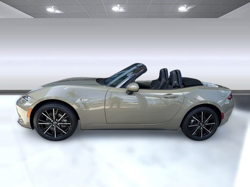 Used 2024 MAZDA MX-5 Miata Grand Touring w/ Weather Package RWD image 2