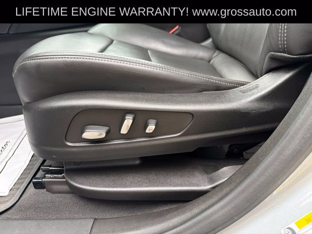 Used 2025 Cadillac XT6 Premium Luxury AWD/4WD image 13