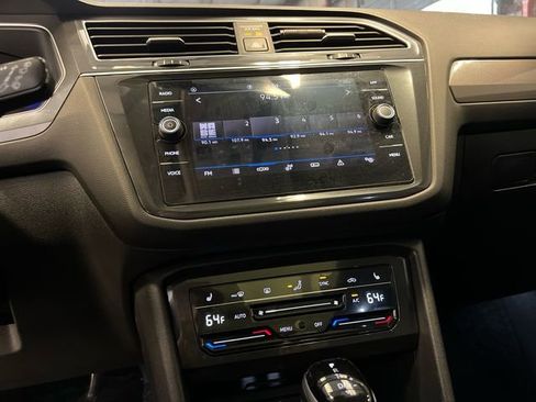 Certified 2024 Volkswagen Tiguan SE w/ Panoramic Sunroof Package FWD image 25