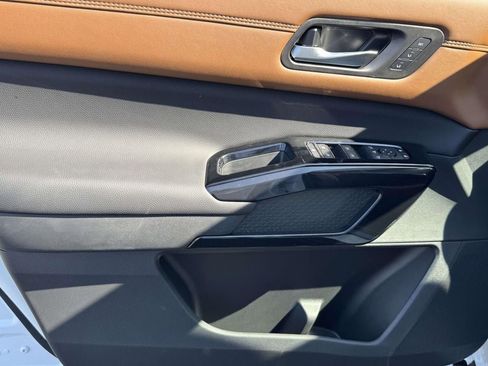 New 2026 Nissan Pathfinder Platinum AWD/4WD image 31