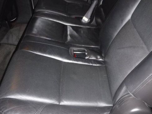 Used 2011 Cadillac Escalade Luxury image 31