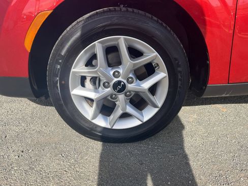 Used 2025 Kia Soul LX w/ LX Technology Package FWD image 28