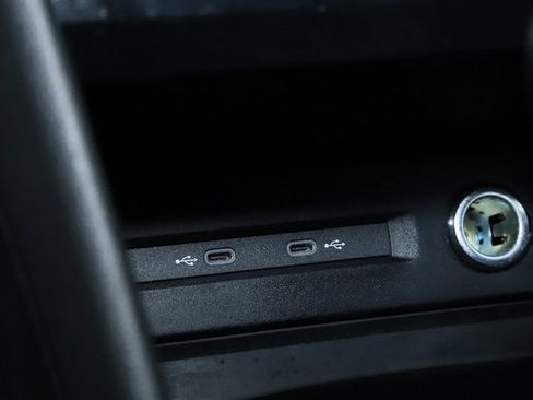 Certified 2025 Volkswagen Taos SE w/ Panoramic Sunroof Package image 28