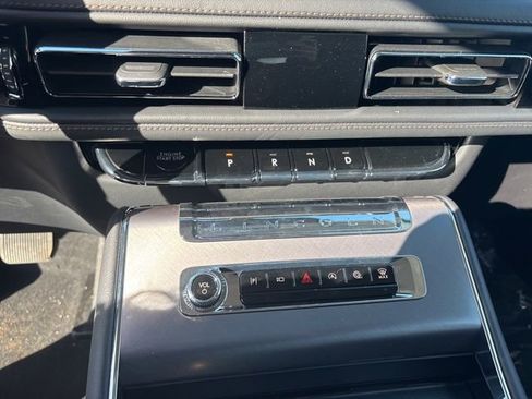 New 2026 Lincoln Aviator AWD w/ Jet Appearance Package image 25