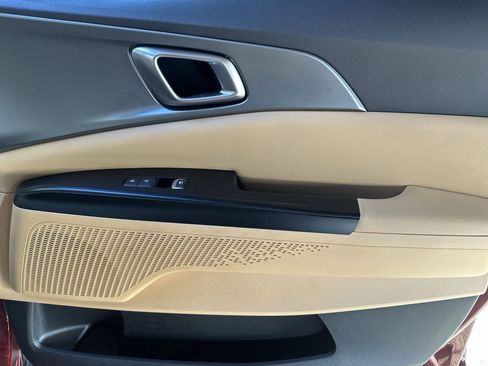 Certified 2023 Kia Carnival LX image 26