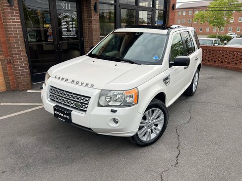 Used 2010 Land Rover LR2 HSE AWD/4WD image 2