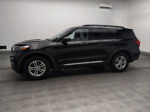 Used 2022 Ford Explorer XLT w/ Equipment Group 202A AWD/4WD image 2