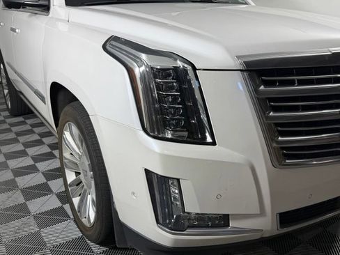 Used 2018 Cadillac Escalade Platinum AWD/4WD image 12