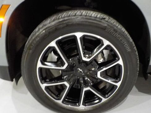 Used 2025 Chevrolet Tahoe RST w/ Comfort Package image 3