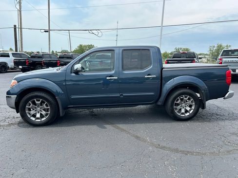 Used 2017 Nissan Frontier SL w/ Moonroof Package AWD/4WD image 8