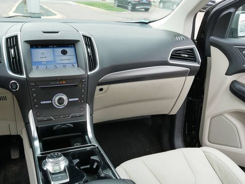Used 2019 Ford Edge Titanium w/ Cold Weather Package AWD/4WD image 23