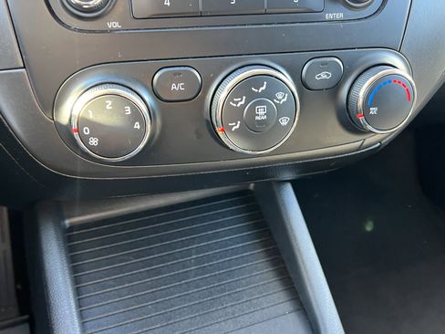 Used 2016 Kia Forte LX image 29