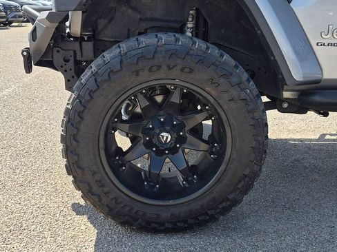Used 2021 Jeep Gladiator Overland AWD/4WD image 8