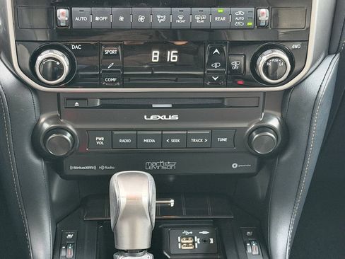 Used 2023 Lexus GX 460 Luxury w/ Accessory Package AWD/4WD image 20