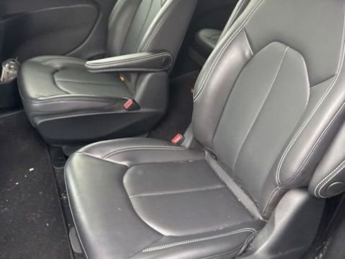 Used 2023 Chrysler Pacifica Touring-L w/ S Appearance Package image 10