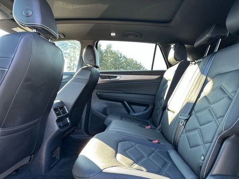 Used 2024 Volkswagen Atlas Cross Sport SE w/ Panoramic Sunroof Package image 19