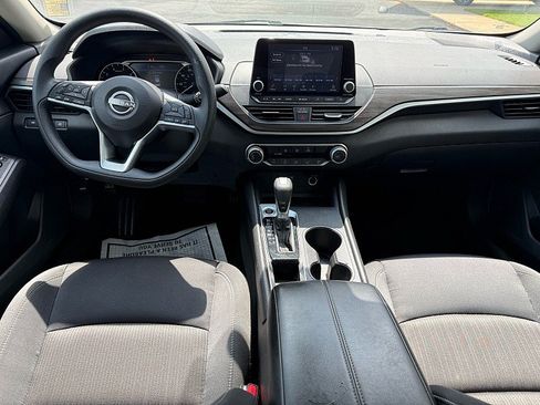 Used 2025 Nissan Altima 2.5 SV FWD image 14