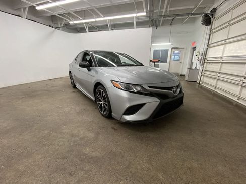 Used 2018 Toyota Camry SE image 8