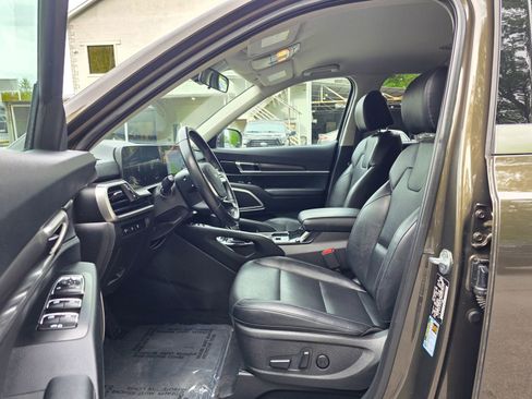 Used 2023 Kia Telluride S image 11